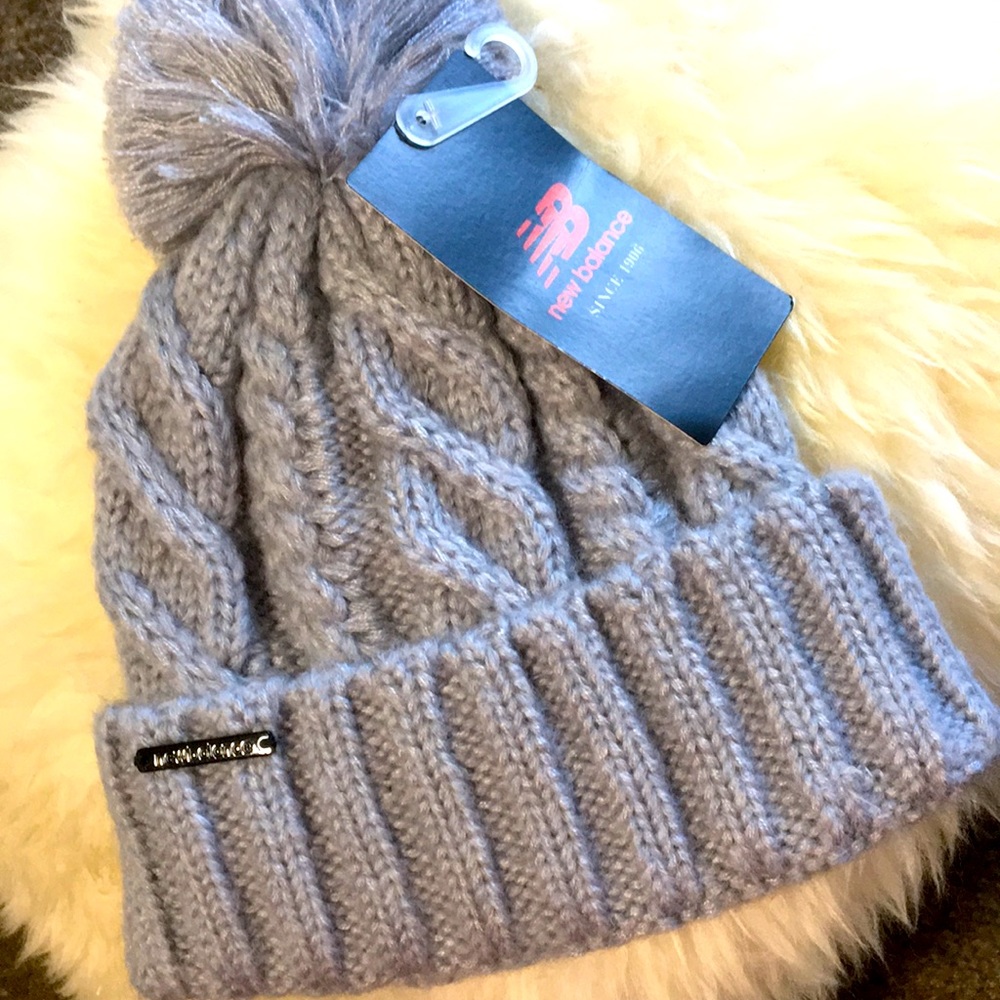 NB grey hat w Pom Pom